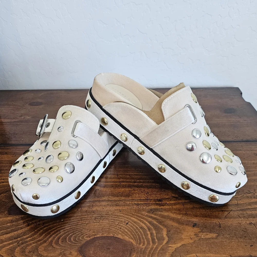 Gianni Bini Women's Cream Suede Clogs/Mules w/ Silver/Gold Accents Size 8 & 9.5 - Picture 2 of 8